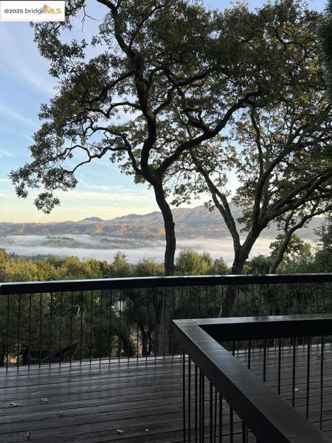 371 Montair DR, Danville CA: https://media.crmls.org/mediaz/c1c03174-c3e1-4723-aca6-6bea39b48e12.jpg