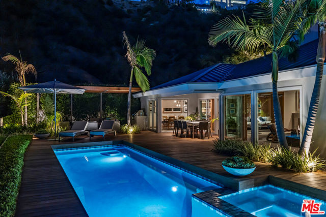 8814 Pinto Place, Los Angeles CA: https://media.crmls.org/mediaz/c1c05509-ba48-4c3f-aa2f-da338698c191.jpg