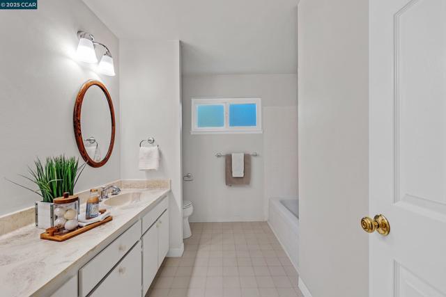 222 Scotts Mill Ct, Danville CA: https://media.crmls.org/mediaz/c1c21957-bfb6-4a33-962e-7e43a89386c7.jpg