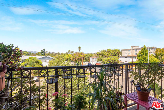10930 National Boulevard, Los Angeles CA: https://media.crmls.org/mediaz/c1c270e8-f710-40e7-b80c-80da3fabebf2.jpg
