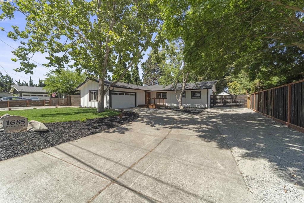 1685 Westchester Pl