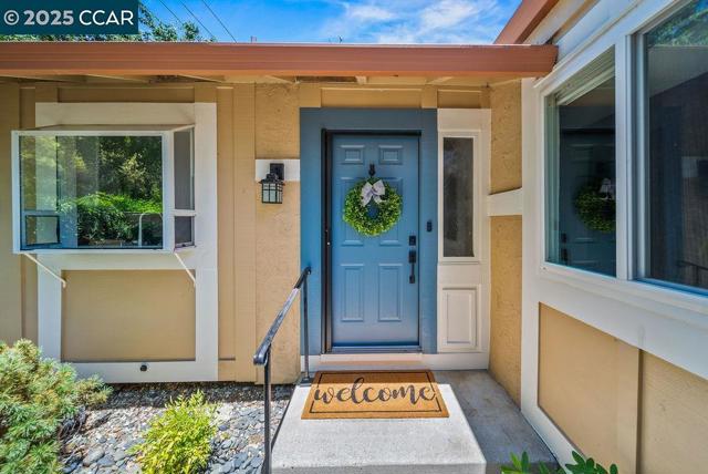 672 Savoy Ct, Walnut Creek CA: https://media.crmls.org/mediaz/c1c2a206-3092-481a-b275-5b88711fcb29.jpg
