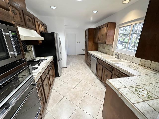 4371 Logrono Dr., San Diego CA: https://media.crmls.org/mediaz/c1c2b314-95da-45a9-8fbb-a93b796ded70.jpg