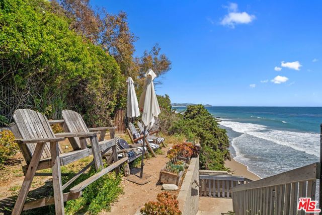 31826 Broad Beach Road, Malibu CA: https://media.crmls.org/mediaz/c1c2d1b9-359e-4fb6-8144-fd11701ecce1.jpg