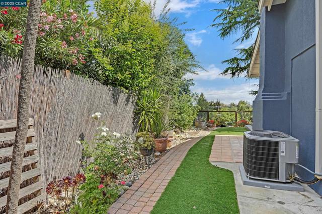 1952 Montclair Court, Walnut Creek CA: https://media.crmls.org/mediaz/c1c2d51a-e698-4bc7-a06c-bfc07e15143f.jpg