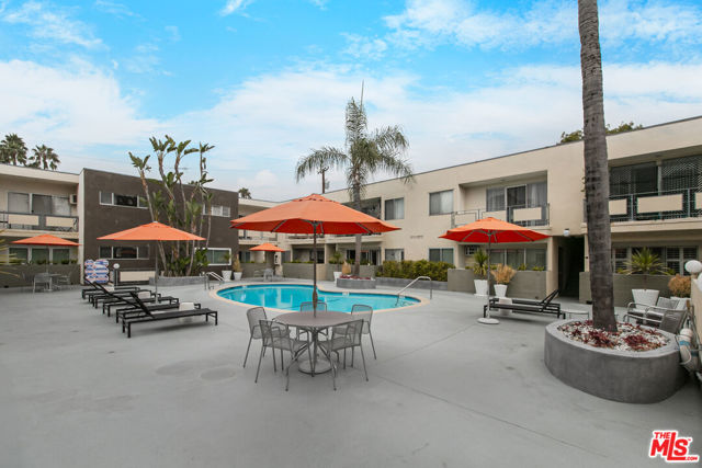 1233 N Laurel Avenue, West Hollywood CA: https://media.crmls.org/mediaz/c1c4a0e0-2b87-45b0-80c8-88dbfca11fd2.jpg