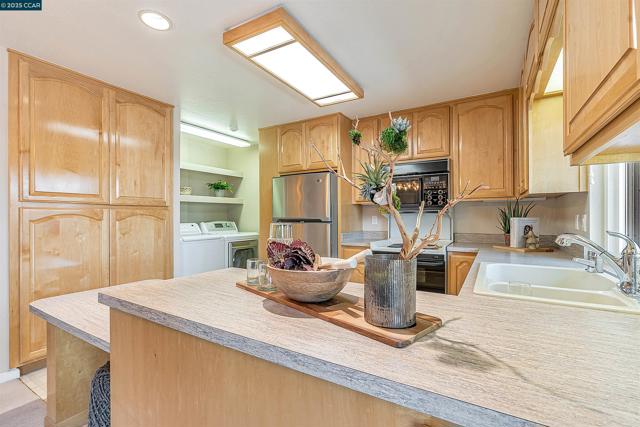 812 Royal Ann Ln, Concord CA: https://media.crmls.org/mediaz/c1c51504-6383-4d8c-b7ad-7c96d160ffa4.jpg