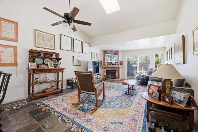 Detail Gallery Image 3 of 20 For 1489 Goldrush Way, Oceanside,  CA 92057 - 2 Beds | 2 Baths