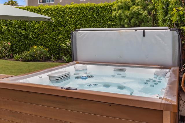 5080 Carlsbad Blvd, Carlsbad CA: https://media.crmls.org/mediaz/c1c572cd-2d44-46ff-9900-caebceff4a9b.jpg