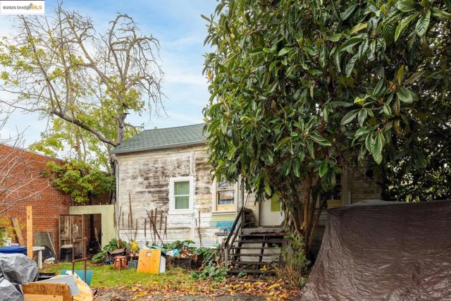 2331 San Pablo Ave, Berkeley CA: https://media.crmls.org/mediaz/c1c57e04-d922-4946-bfb5-d0b56bc4b128.jpg