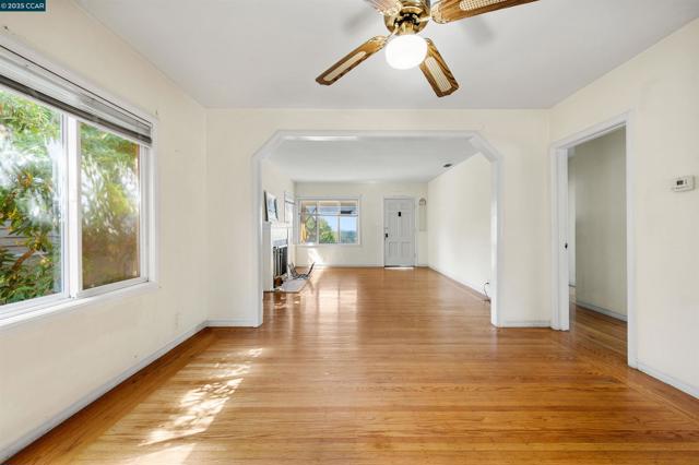 10536 Sheldon St, Oakland CA: https://media.crmls.org/mediaz/c1c5c92b-ed18-494d-9b2f-4dd785ec266e.jpg