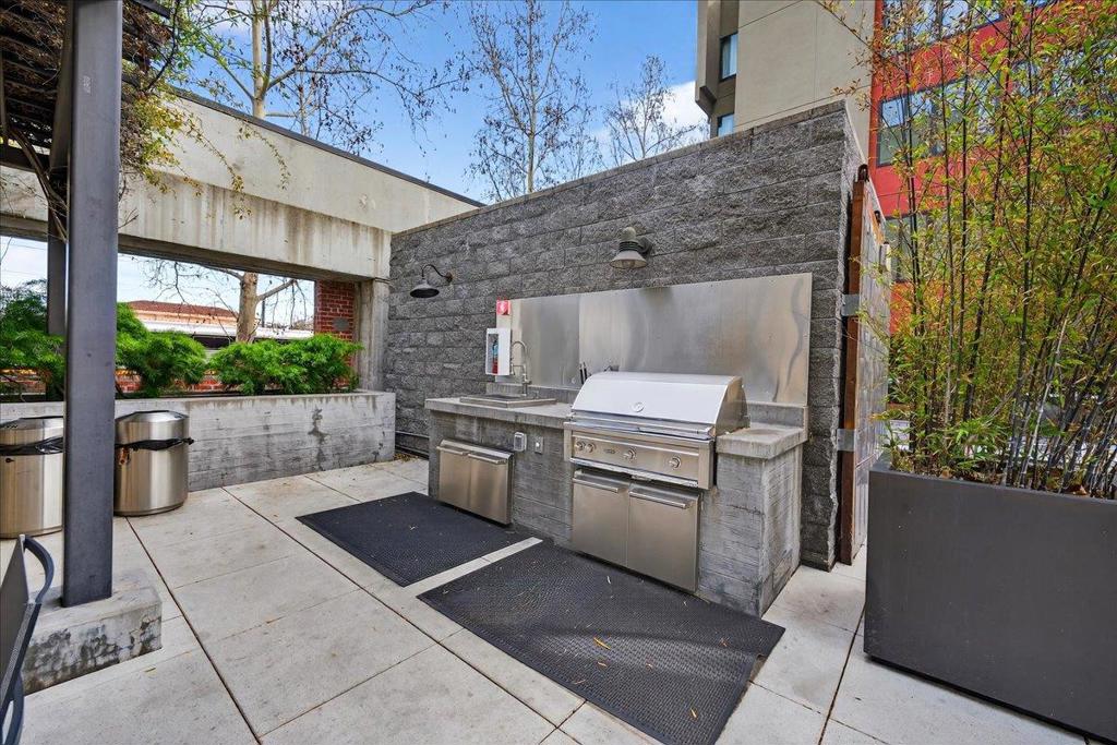 https://media.crmls.org/mediaz/c1c5e4ca-e984-497e-8ec6-6469a04e24d5.jpg?preset=X-Large