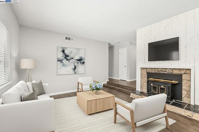 1059 Lakehurst Rd, Livermore CA: https://media.crmls.org/mediaz/c1c678f0-cf68-4d63-b98a-4f22cb01832a.jpg