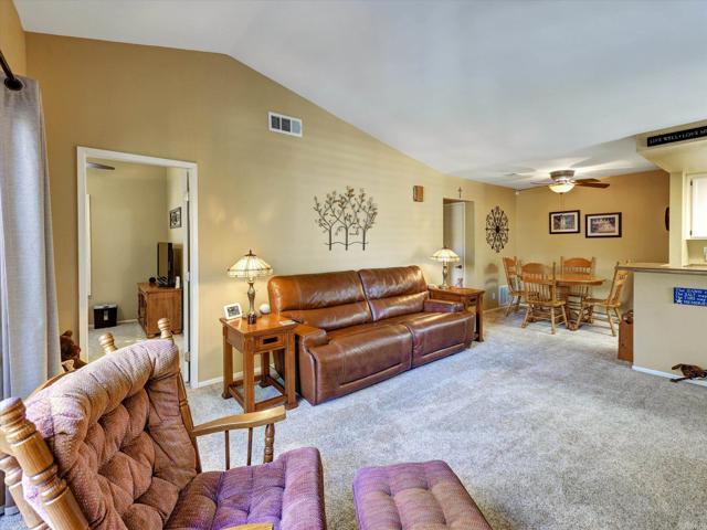 Detail Gallery Image 6 of 31 For 1091 Shadowridge Dr #114,  Vista,  CA 92081 - 2 Beds | 1 Baths