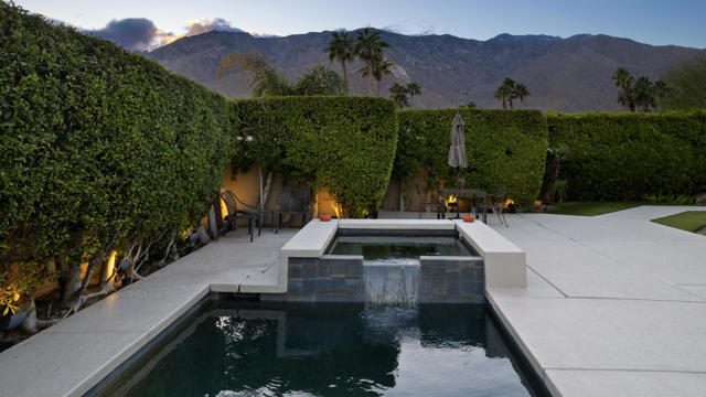 900 Dogwood Circle E, Palm Springs, CA 92264