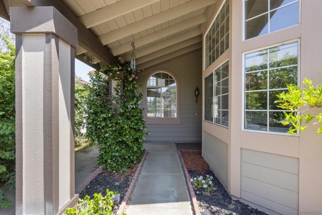 31060 Corte Anza, Temecula CA: https://media.crmls.org/mediaz/c1c6eaf6-8475-45b5-a5ae-c5746a8e4929.jpg