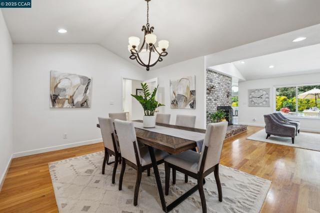 1450 Finley Ln, Alamo CA: https://media.crmls.org/mediaz/c1c74c1c-872f-48f1-92ce-a9bfdfbea82b.jpg