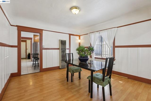 2514 21St Ave, Oakland CA: https://media.crmls.org/mediaz/c1c7a639-d0d8-4f9c-a740-1e488698f5c0.jpg