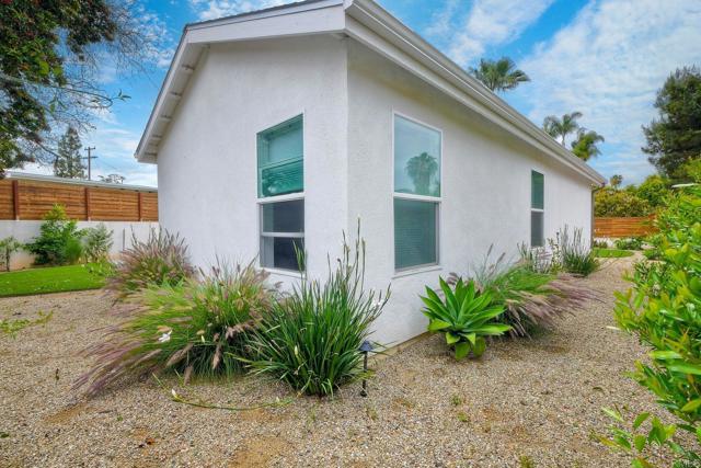 229 Yacon Street, Vista CA: https://media.crmls.org/mediaz/c1c7f362-842e-4ebd-ba7b-6f8c71d95f84.jpg