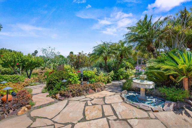 260 27Th St, Del Mar CA: https://media.crmls.org/mediaz/c1c80485-452b-44ad-b48b-27b93ee9118e.jpg