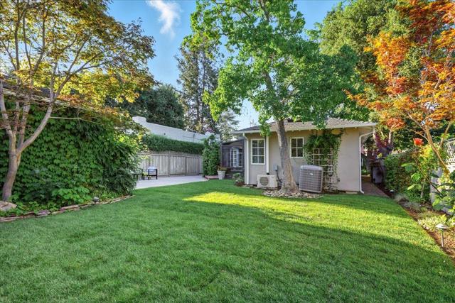 162 Del Monte Avenue, Los Altos CA: https://media.crmls.org/mediaz/c1c85e53-3393-461d-99fb-f71985d1489d.jpg