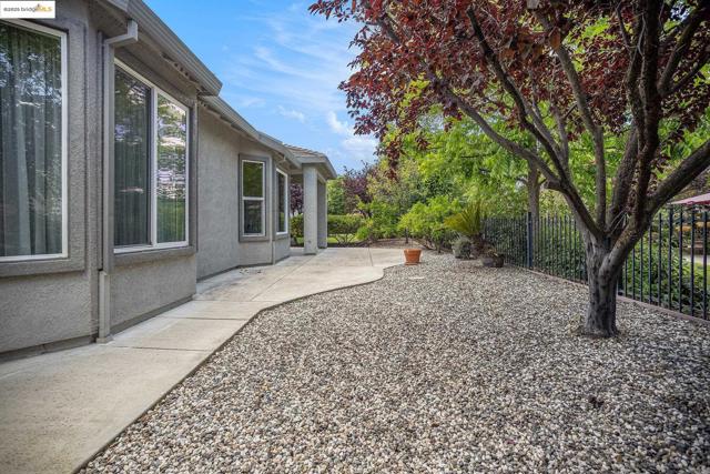 1012 Centennial Drive, Brentwood CA: https://media.crmls.org/mediaz/c1c86b18-14ff-4cc2-b19d-ee301f876e56.jpg
