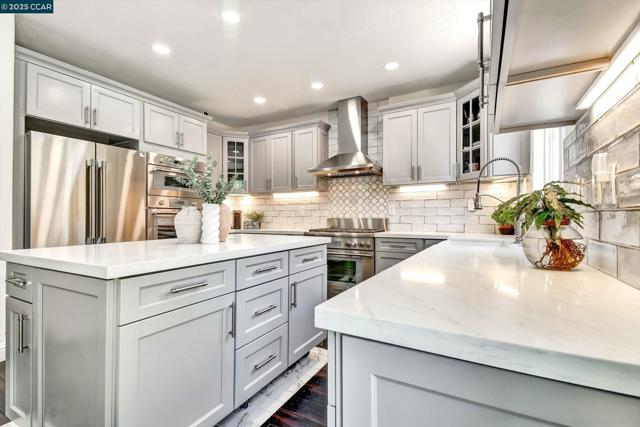 1033 LANTERN BAY, Hercules CA: https://media.crmls.org/mediaz/c1c8fad2-56dd-4f17-9d3c-1be3ec2511cc.jpg