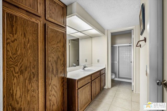 1050 E Ramon Road #15, Palm Springs, CA 92264