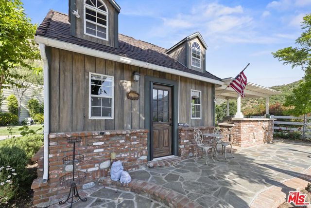 25730 Sand Canyon Road, Santa Clarita CA: https://media.crmls.org/mediaz/c1c96e56-95cc-4e71-9395-7e5cfb2cec3e.jpg