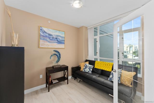 850 Beech St, San Diego CA: https://media.crmls.org/mediaz/c1ca47d0-d69c-49a6-ba11-7c31446e19a2.jpg
