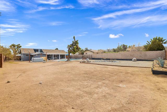 7552 Elk Trail, Yucca Valley CA: https://media.crmls.org/mediaz/c1ca97b2-1e60-469b-833a-c77d8e8eb772.jpg