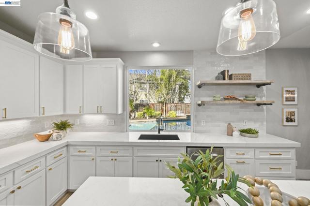 9 Cross Bridge Pl, Danville CA: https://media.crmls.org/mediaz/c1caab6a-e5b9-4e84-9a22-664854180b88.jpg