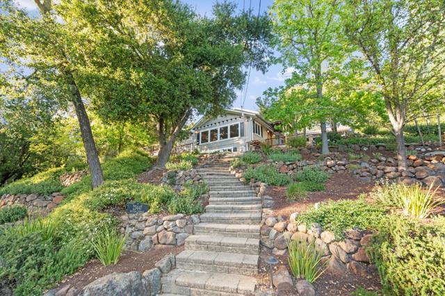 23447 Skyview Terrace, Los Gatos CA: https://media.crmls.org/mediaz/c1cac7e6-3291-4727-87cc-1e3fcb317ea3.jpg