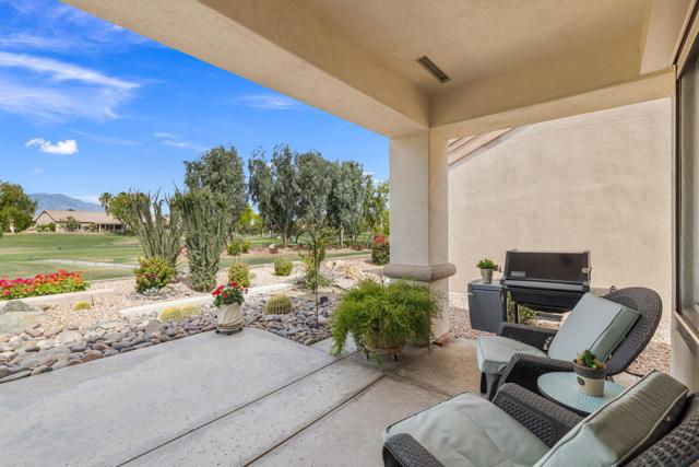 38995 Brandywine Avenue, Palm Desert CA: https://media.crmls.org/mediaz/c1cb094d-da25-4a09-8226-d77289b7b731.jpg