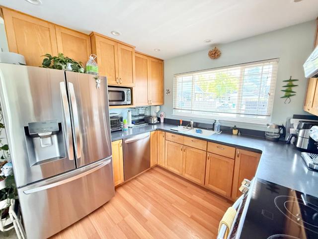 11511153 Sanchez Way, Redwood City CA: https://media.crmls.org/mediaz/c1cbc5a9-6e0f-4f3f-b60b-a8cd5ef121a9.jpg