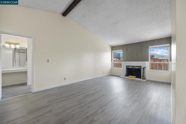 5571 Sepulveda Ct, Concord CA: https://media.crmls.org/mediaz/c1cbd9bb-6beb-47a8-9338-6596f04fc7aa.jpg