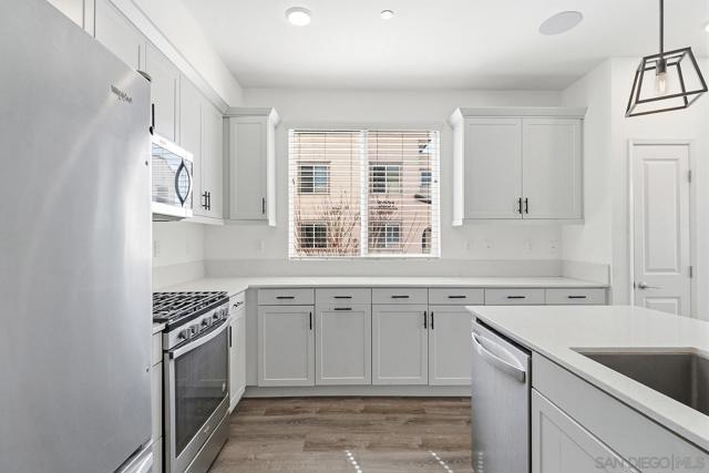 5230 Calle Rockfish, San Diego CA: https://media.crmls.org/mediaz/c1cbf75c-aa20-4ff8-8cd2-28ed1b2d3f57.jpg