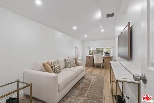 1848 19th Street, Santa Monica CA: https://media.crmls.org/mediaz/c1cc9d79-fa68-43e0-a926-804f2081220a.jpg