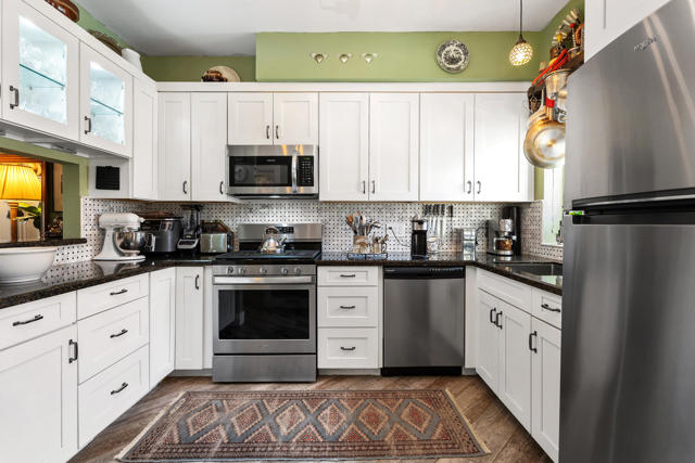 401 E Vista Chino, Palm Springs CA: https://media.crmls.org/mediaz/c1cdb116-5bce-404b-8a6b-ef249ad44246.jpg