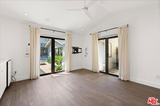 4525 Melbourne Avenue, Los Angeles CA: https://media.crmls.org/mediaz/c1cdb85e-f53c-4e65-a01a-f14e422c7a60.jpg