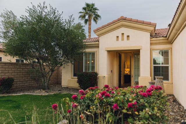 79846 Amora Drive, La Quinta CA: https://media.crmls.org/mediaz/c1ce6cdb-2b65-4085-94f1-d41dda55ec63.jpg