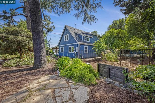 3505 Euclid Ave, Concord CA: https://media.crmls.org/mediaz/c1cf0d79-e5e5-47a1-a468-d642fccd42a1.jpg