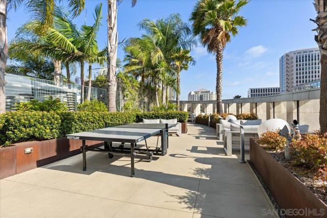 888 W E Street, San Diego CA: https://media.crmls.org/mediaz/c1cf6c80-4f2f-4f92-8bf0-587319e39ebc.jpg