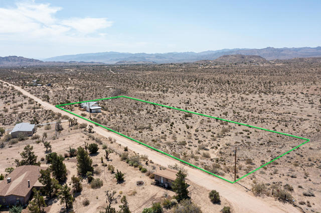 57349 Mesa Drive, Yucca Valley CA: https://media.crmls.org/mediaz/c1d0ae32-0d80-4a6e-9c53-34782f25c656.jpg