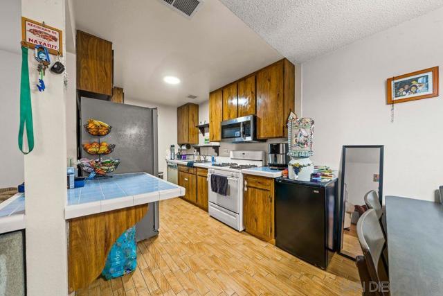 Image 11 of 24 For 1302 San Ysidro  Unit C