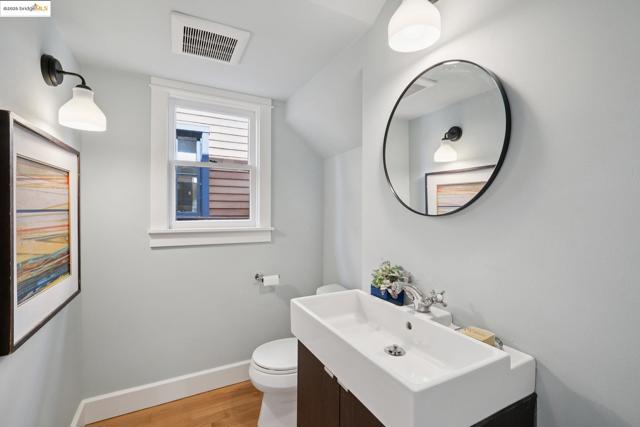 1811 Parker St, Berkeley CA: https://media.crmls.org/mediaz/c1d15e02-0b83-4520-9bc2-faabf61ae678.jpg