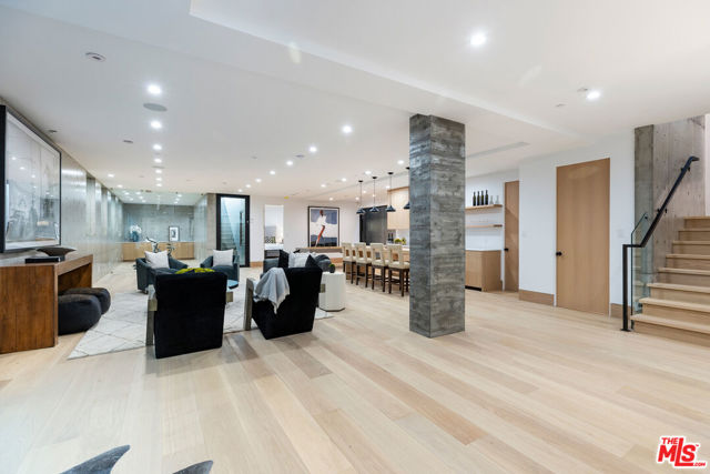 1011 Georgina Avenue, Santa Monica CA: https://media.crmls.org/mediaz/c1d16eac-de8e-4255-a925-6b878d526cb0.jpg