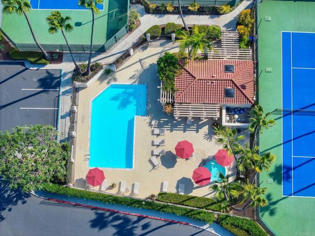3160 Calle Viento, Carlsbad CA: https://media.crmls.org/mediaz/c1d1fec5-5910-4d6b-b1e6-eba3bcc652e5.jpg