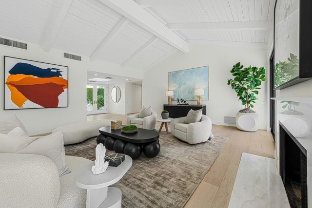 11 Sussex Court, Rancho Mirage CA: https://media.crmls.org/mediaz/c1d207fb-1eb5-4fc3-a838-26d8b1913b9a.jpg