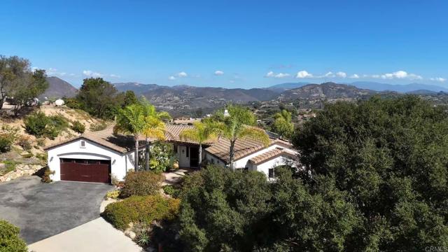 1707 Santa Margarita Drive, Fallbrook CA: https://media.crmls.org/mediaz/c1d2bd4d-a1b6-4396-b010-2f7f146751b3.jpg